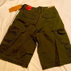 NWT A.P.C.O. Army green cargo shorts for older boys.  Size 16